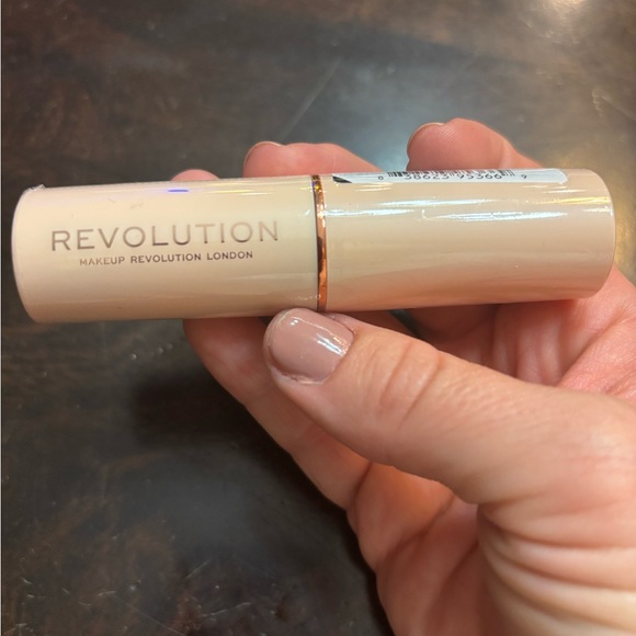 Revolution F11 Fast Base Stick Foundation - Picture 1 of 3